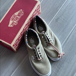 Vans mens Beige Canvas Sneakers